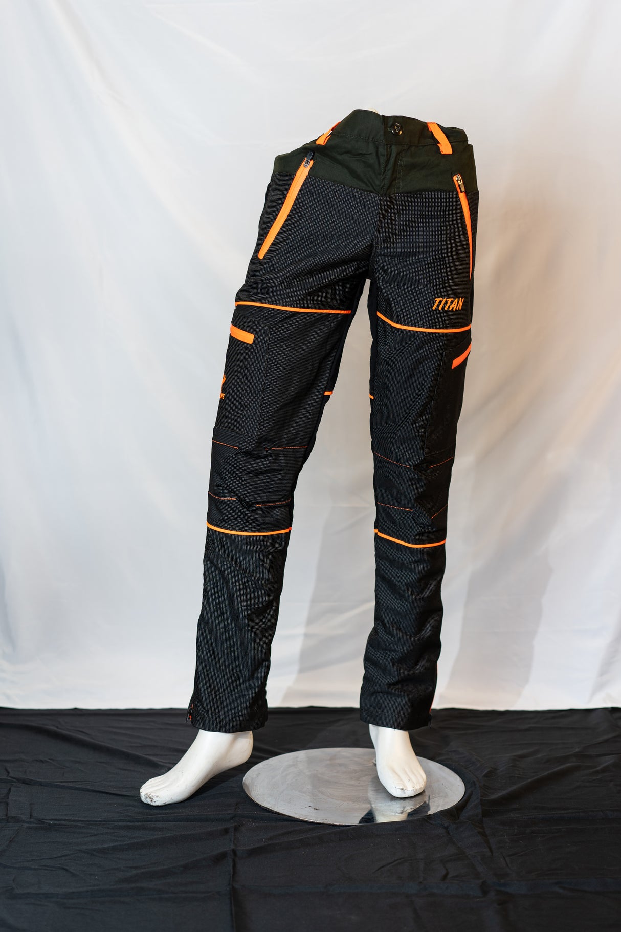 Hunting life titan orange, yellow, neutral trousers