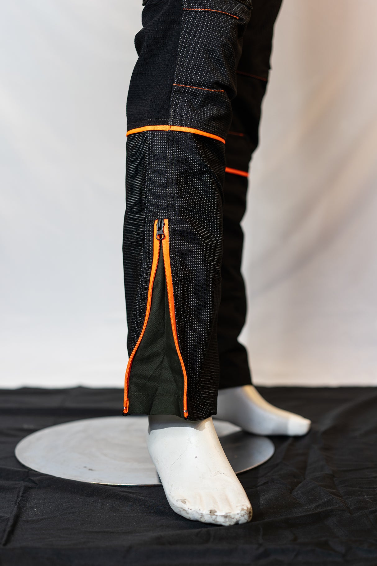 Hunting life titan orange, yellow, neutral trousers