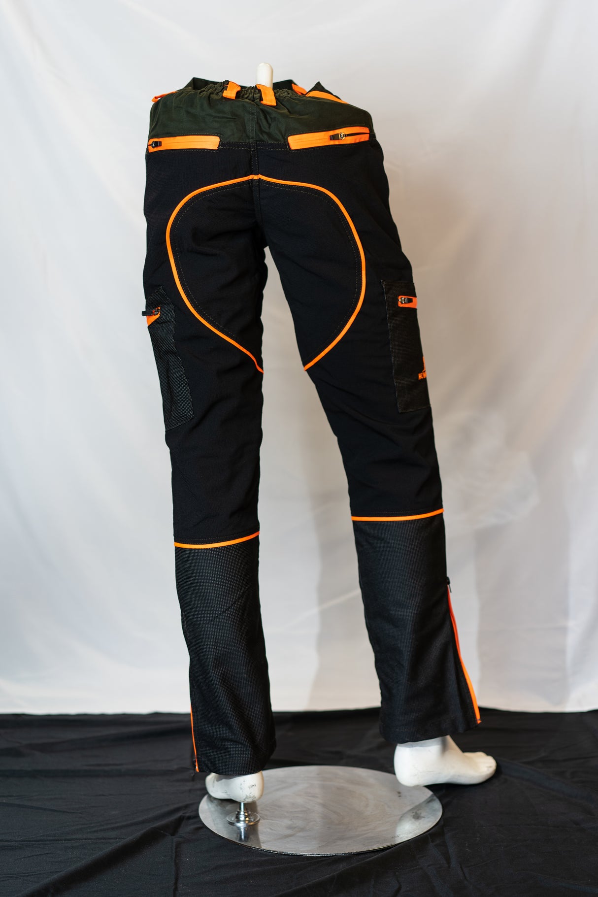 Hunting life titan orange, yellow, neutral trousers