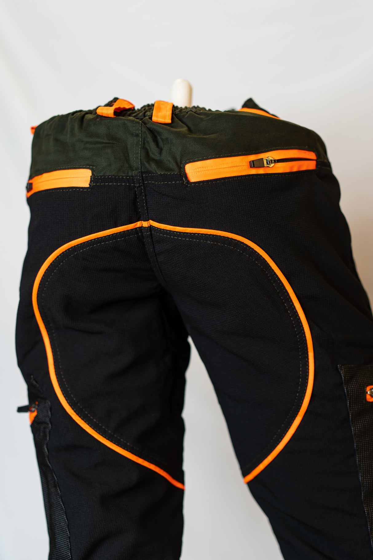 Hunting life titan orange, yellow, neutral trousers