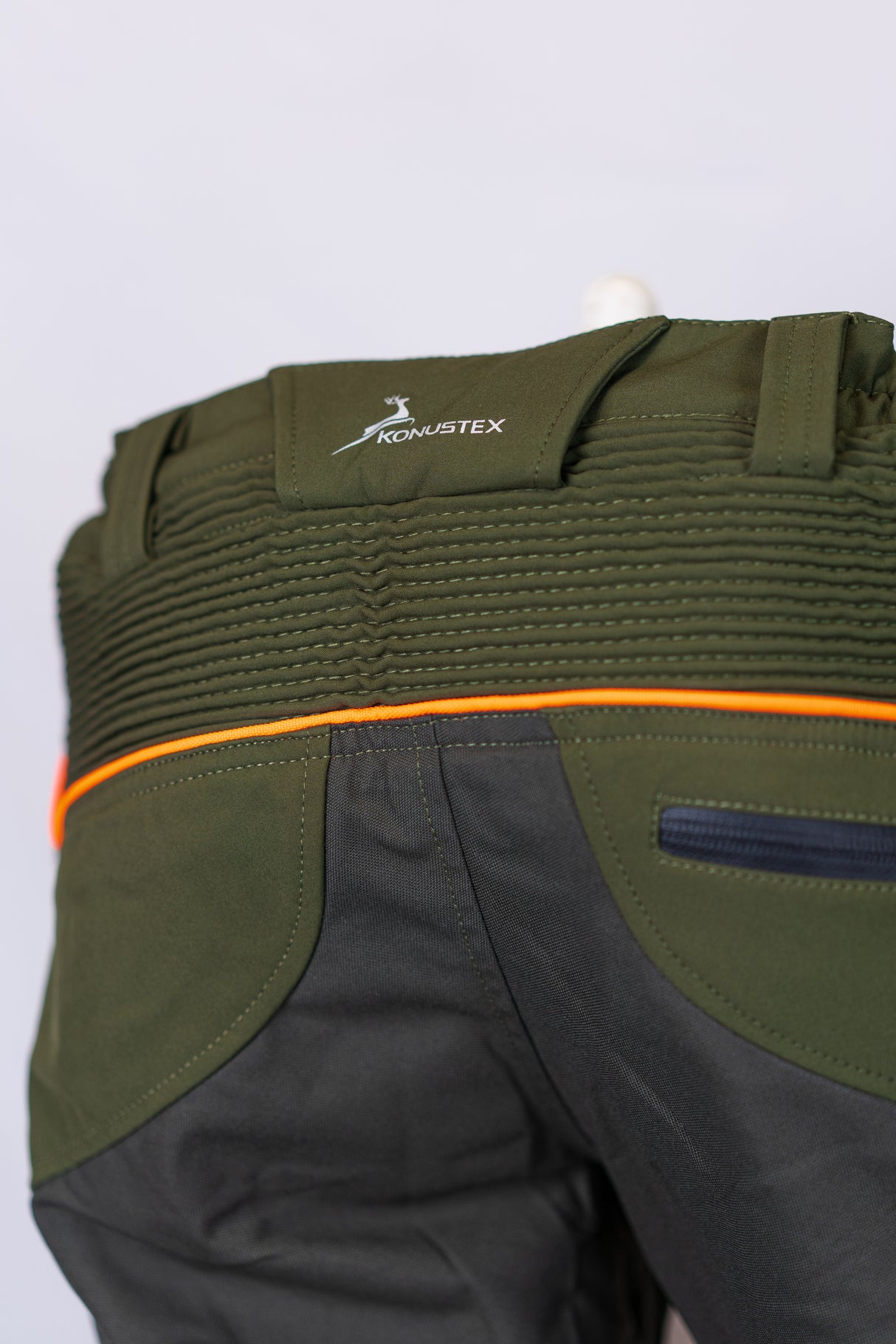 Pantalone konustex kreato