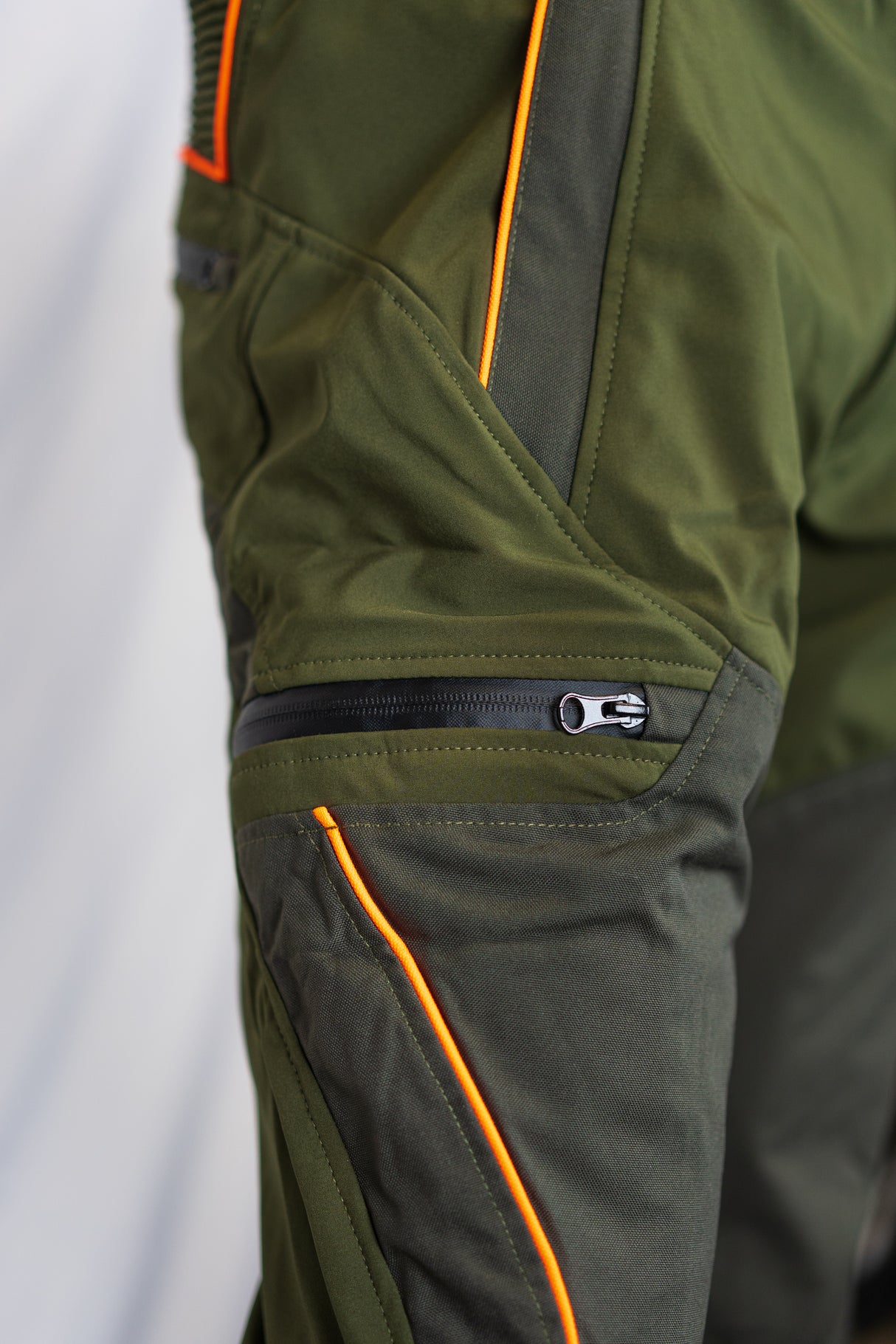 Pantalone konustex kreato