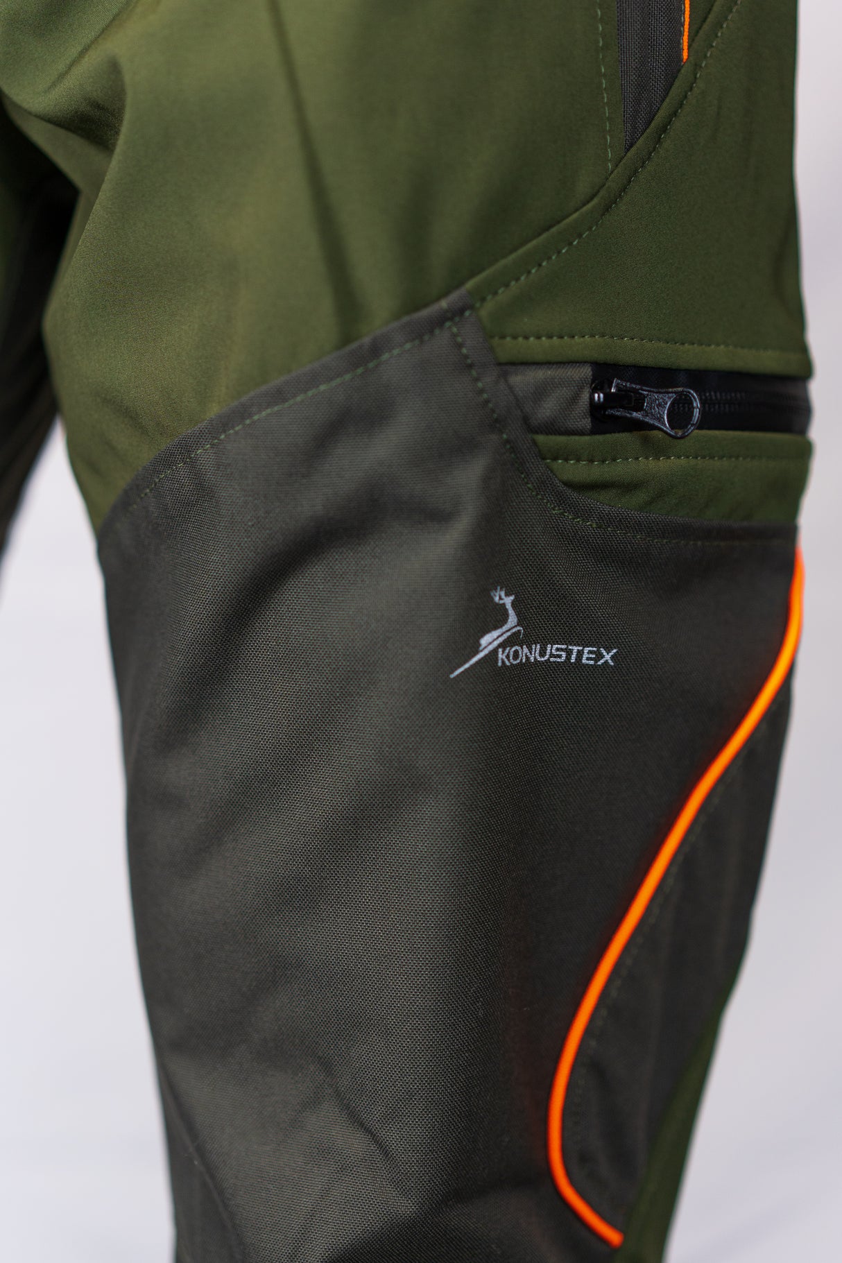 Pantalone konustex kreato